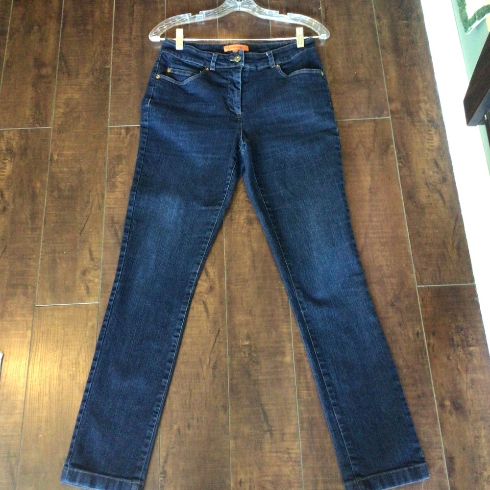 Ladies skinny stretch dark blue jeans. Sz 6 with 28.5” inseam